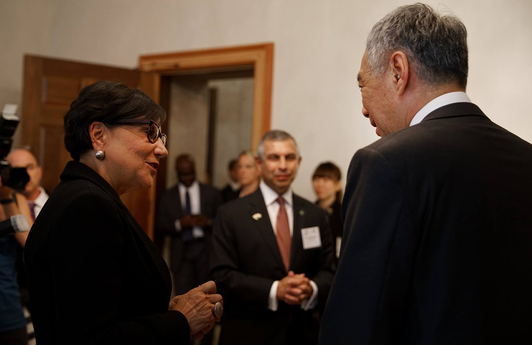 Chatting with Secretary of Commerce Penny Pritzker at the U.S. Chamber of Commerce. Source: Lee Hsien Loong Facebook