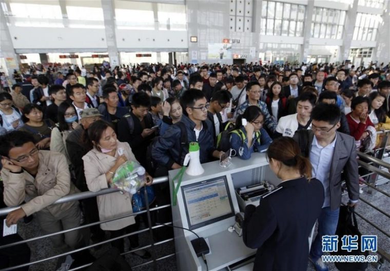 A ticket counter at the train station in Lianyungang, Jiangsu. Source: Xinhua 新华