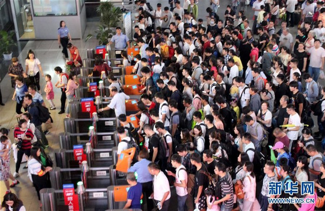 At a ticket gantry in a train station in Shenshu, Jiangsu. Source: Xinhua 新华