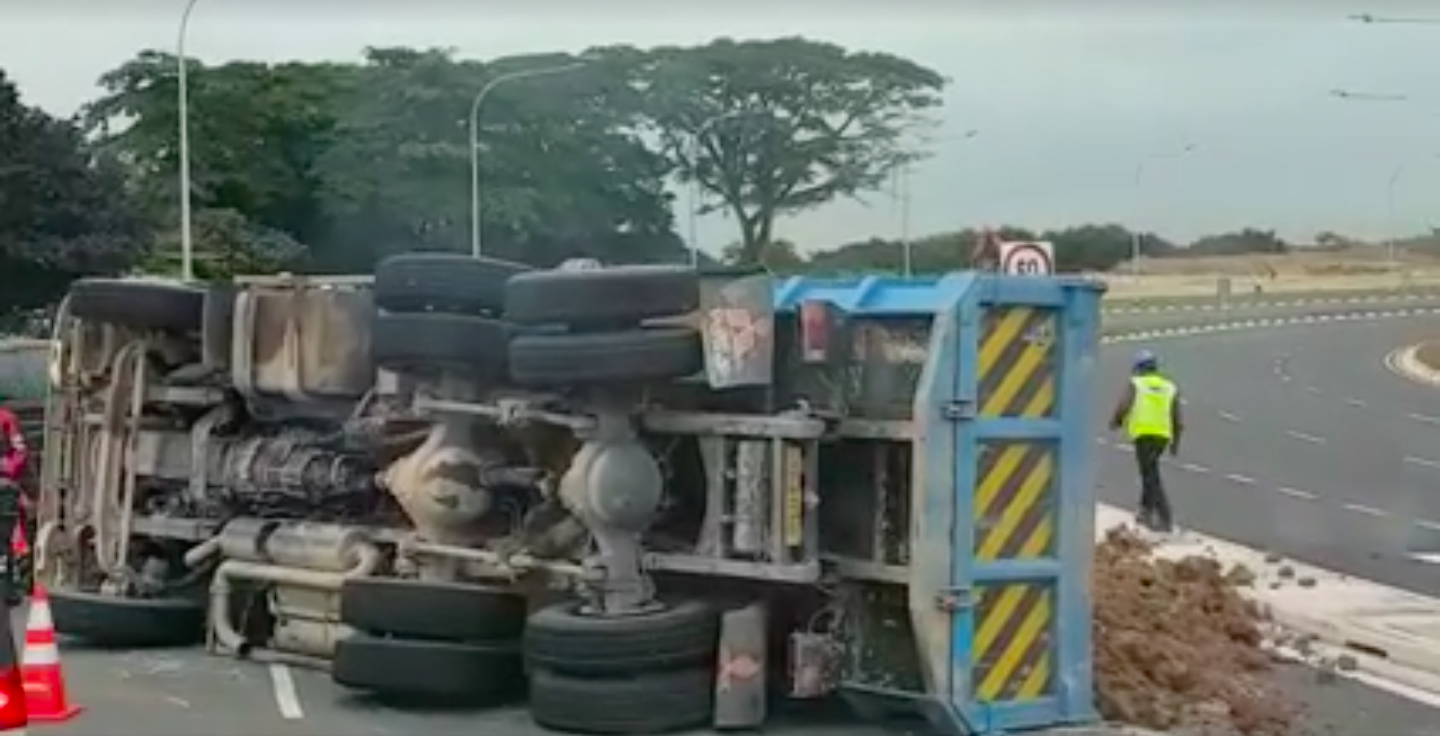 Tipper truck tips over on its side on Changi Coastal Road on New Year's ...