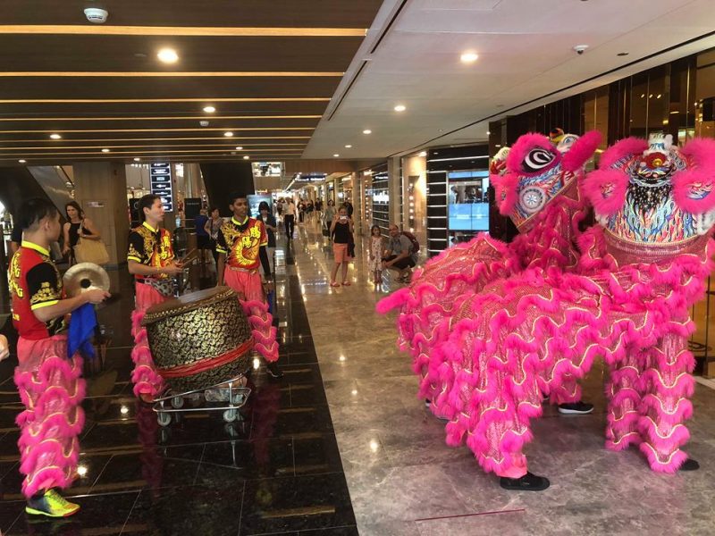 Lion dance troupes in S'pore becoming more multi-racial - Mothership.SG