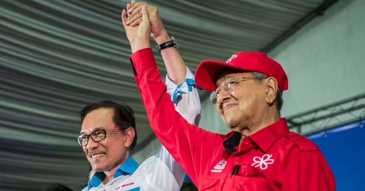 Anwar Ibrahim on M'sian PM Mahathir: "I love him as a ...