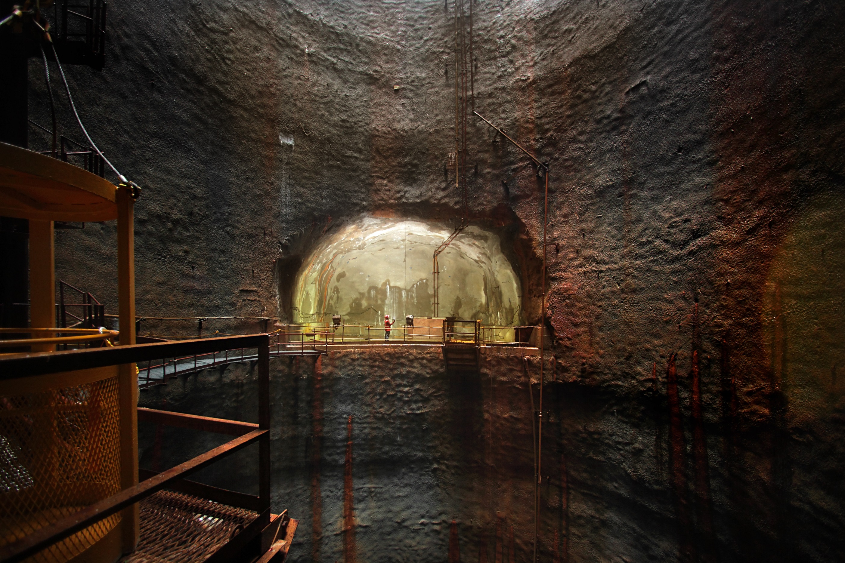 Город под землей китай. Jurong Rock Caverns, Сингапур. Город под землей. Подземный город. Современный подземный город.