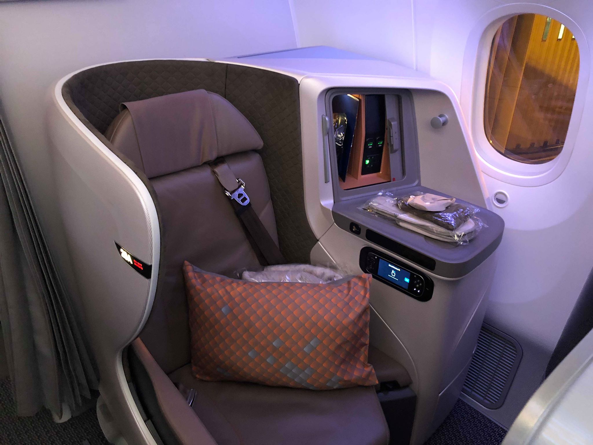 You can now redeem Business class seats to Hong Kong at Economy fares ...