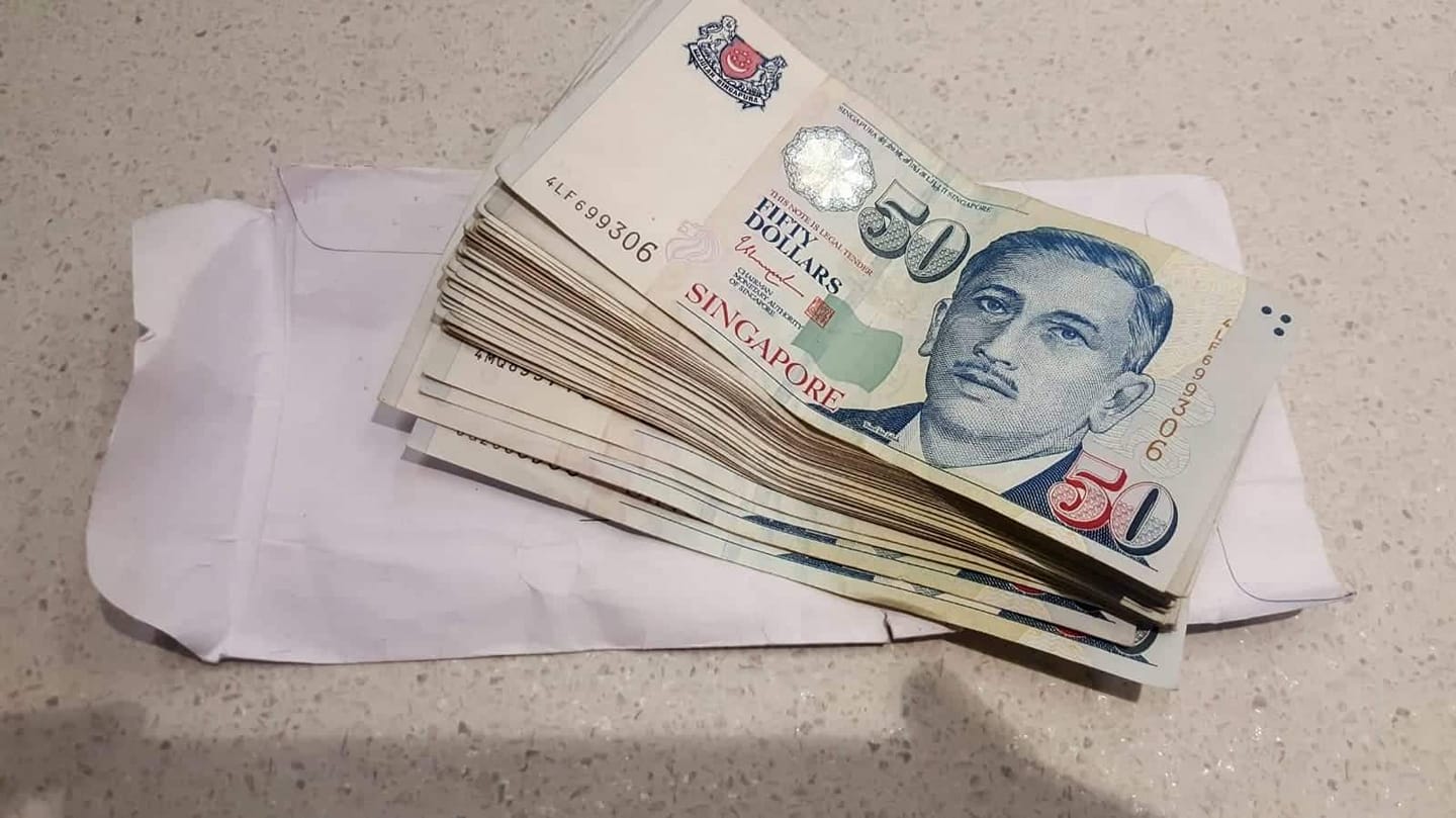 Man Finds Envelope With Thick Stack Of S 50 Notes While Travelling To Jb Looks For Owner Via Fb Mothership Sg News From Singapore Asia And Around The World