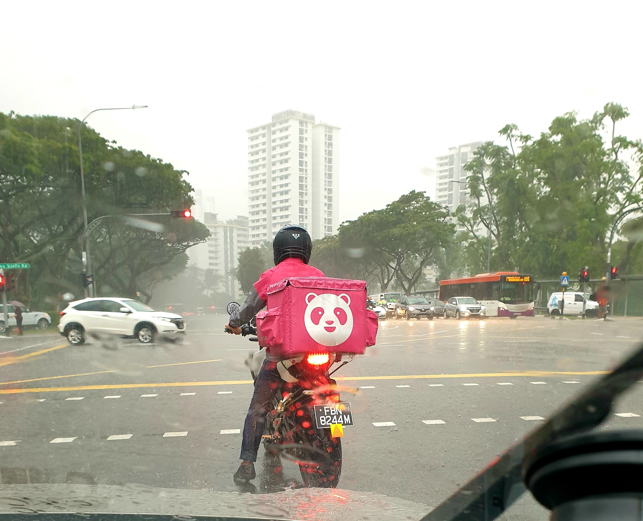 Photo Of Food Panda Rider In Rain Leads S Poreans To Express Utmost Appreciation Mothership Sg News From Singapore Asia And Around The World