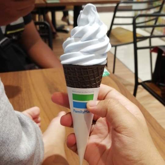 Sea salt soft serve selling at FamilyMart outlets in M'sia for RM2.90 (S0.96) Mothership.SG