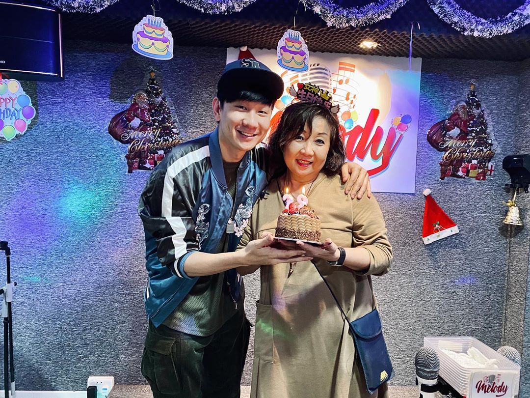 JJ Lin returns to S'pore to celebrate mum's birthday at her karaoke ...