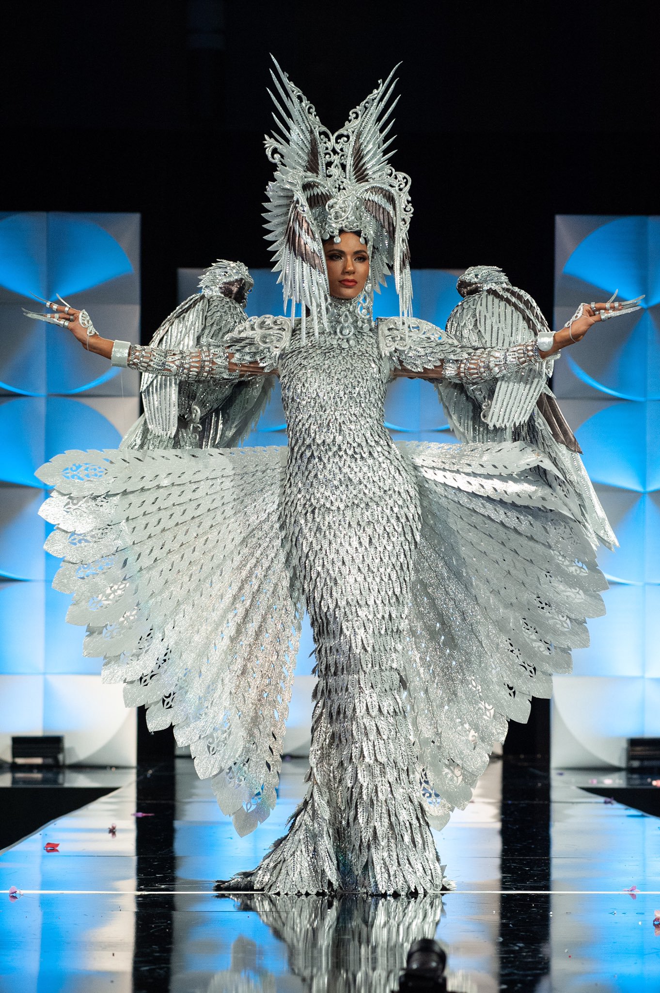 No, Miss Malaysia didn't win Miss Universe best national costume. Miss