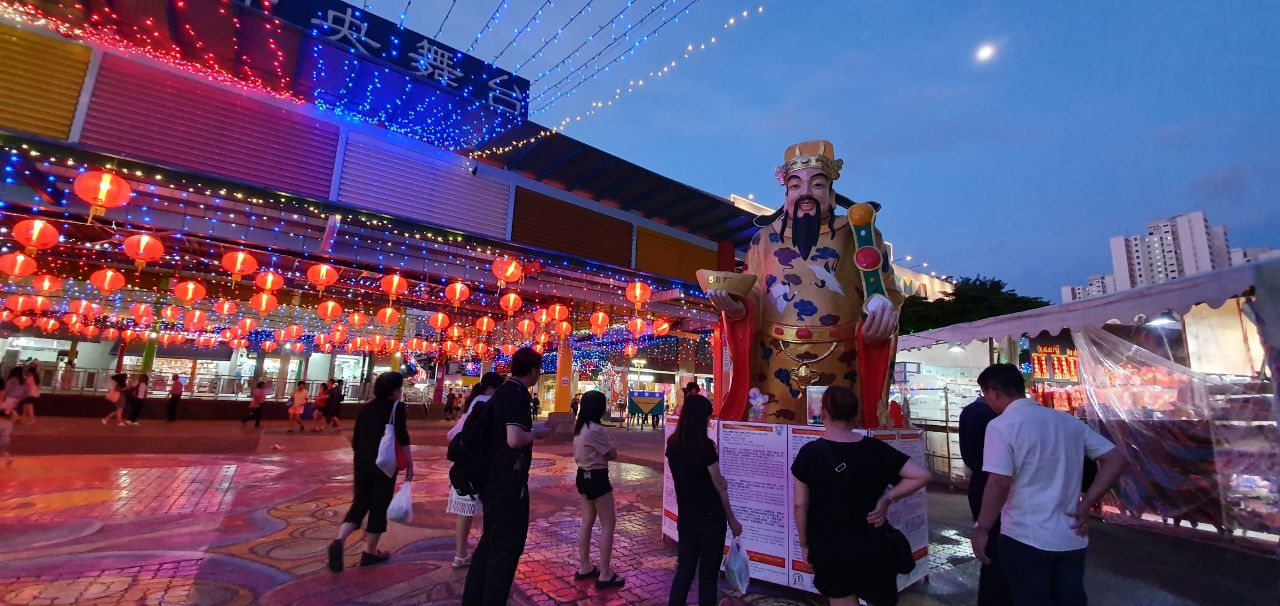 CNY bazaar at Ang Mo Kio Town Centre has HK & Taiwan goodies, festive