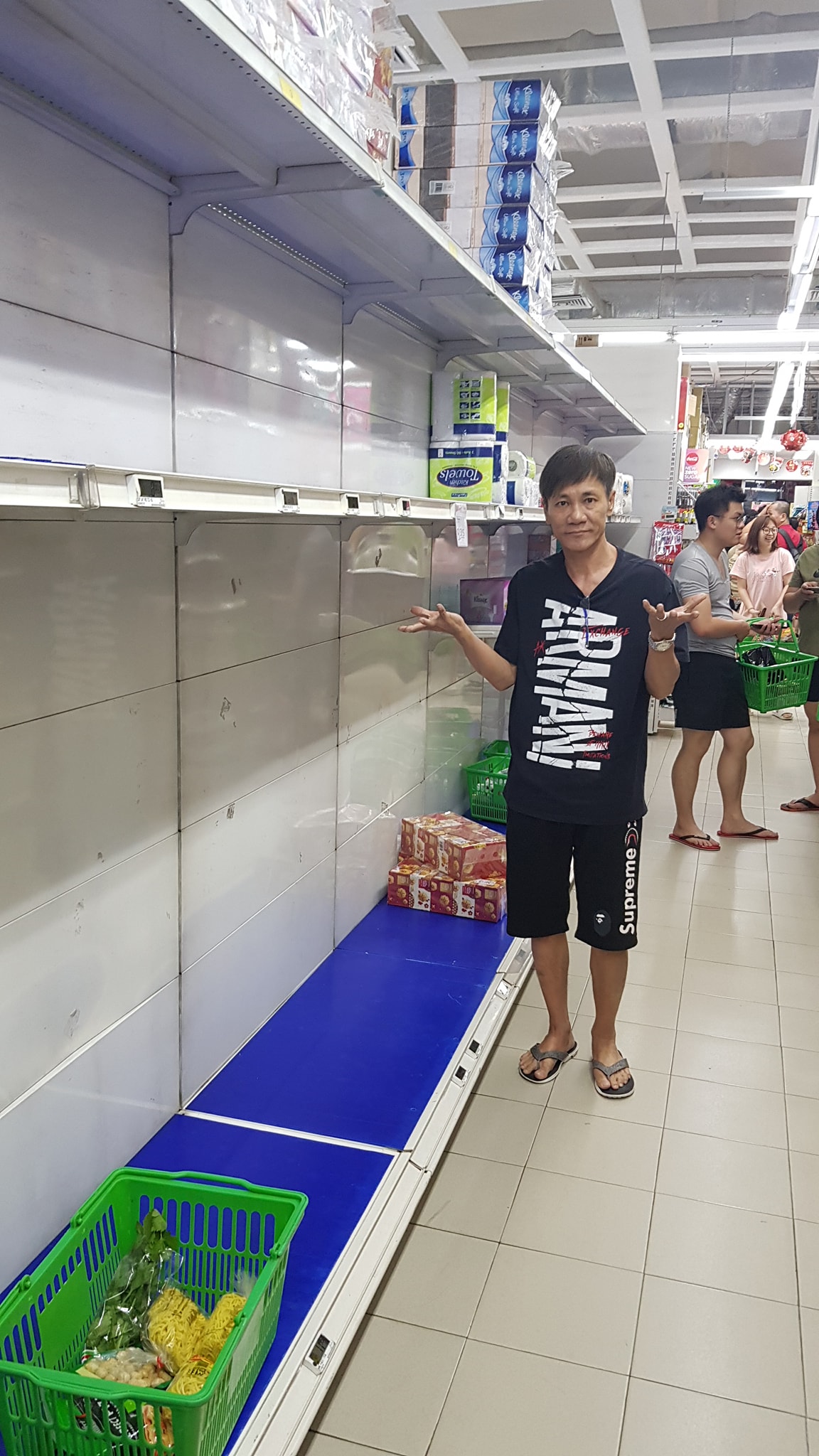 S'pore getai singer Wang Lei facepalms at empty shelves in supermarket ...