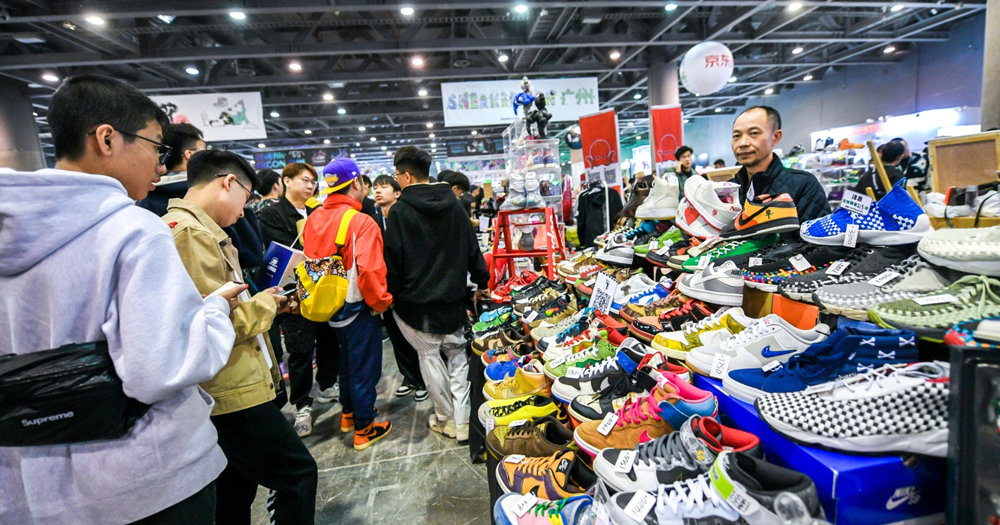 Traditionell Fitness Analyse pop up sneaker convention Furche selbst ...