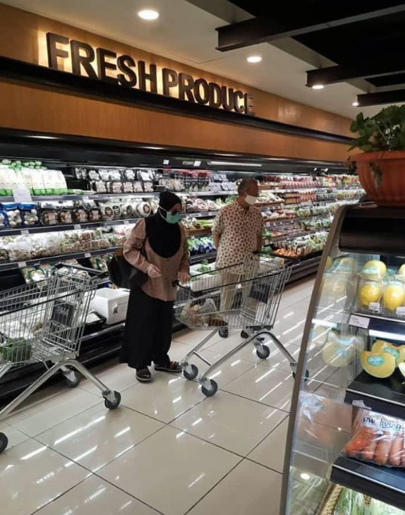 M'sia Prime Minister goes on supermarket run to assure M ...