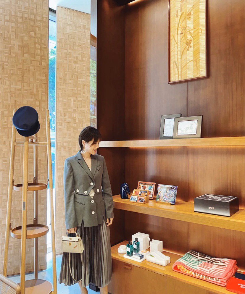 Hermès reopens Guangzhou boutique after 2-month closure. Guess how much  money it made on the first day. - Culture