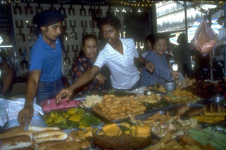 Old 1980s & 1990s photos of Geylang Serai Ramadan bazaar 