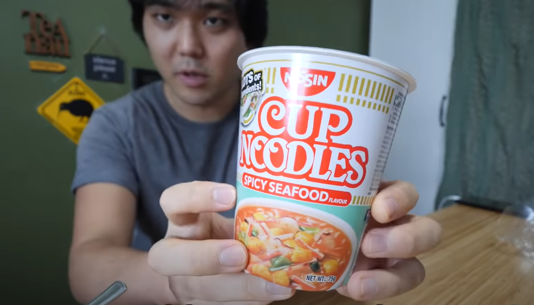 Japanese YouTuber in S'pore reviews &amp; ranks different cup noodles from