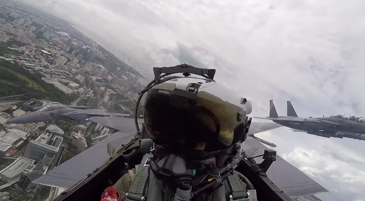 What the NDP flypasts across S pore look like from inside 