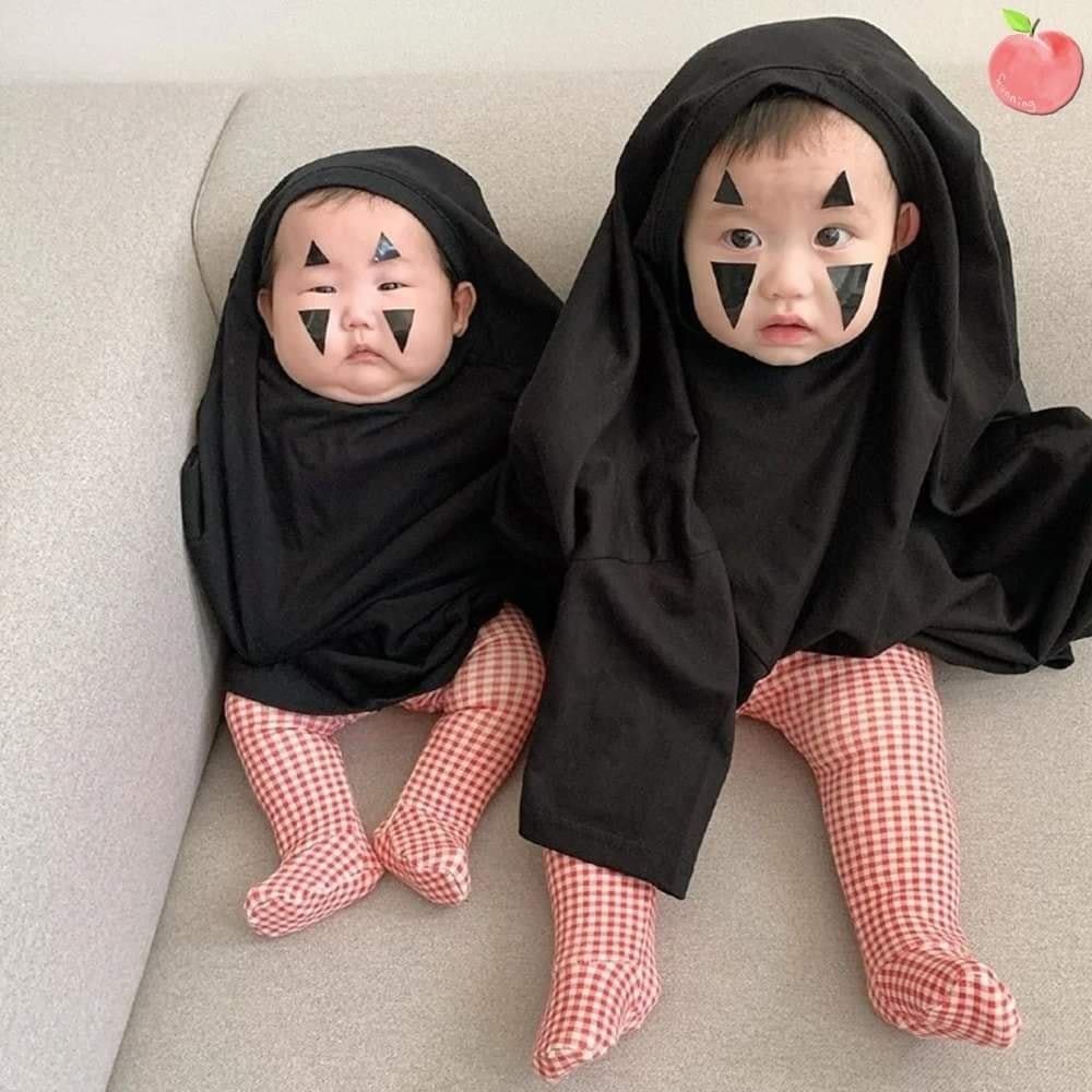 Babies dress up as No Face using just black t shirts win Internet