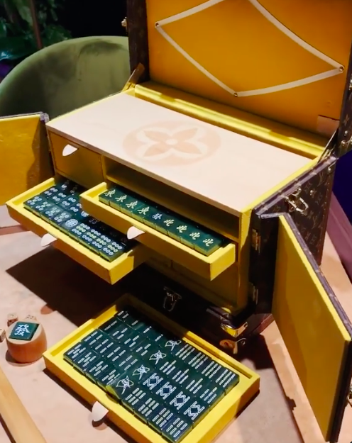 LUXE LOUIS VUITTON MAHJONG SET WITH ENGRAVED WOODEN TILES - Shout