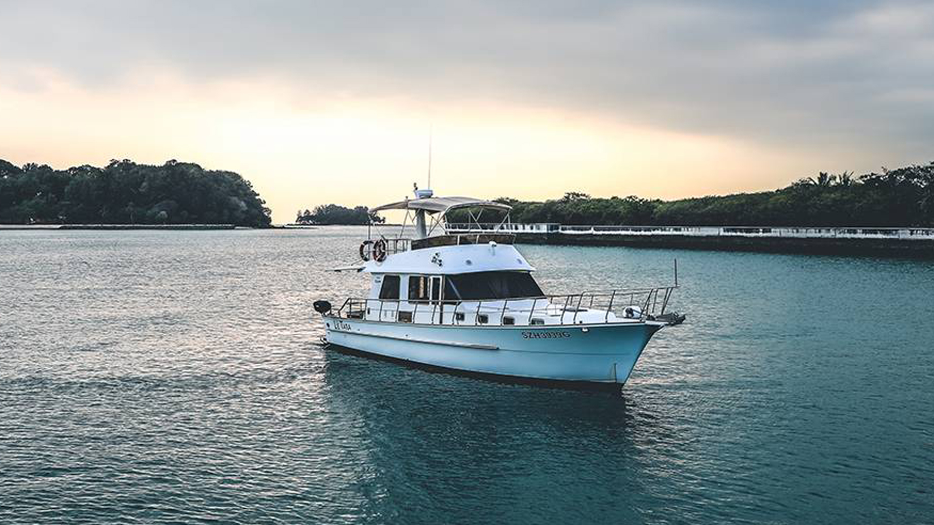 yacht cruise sentosa