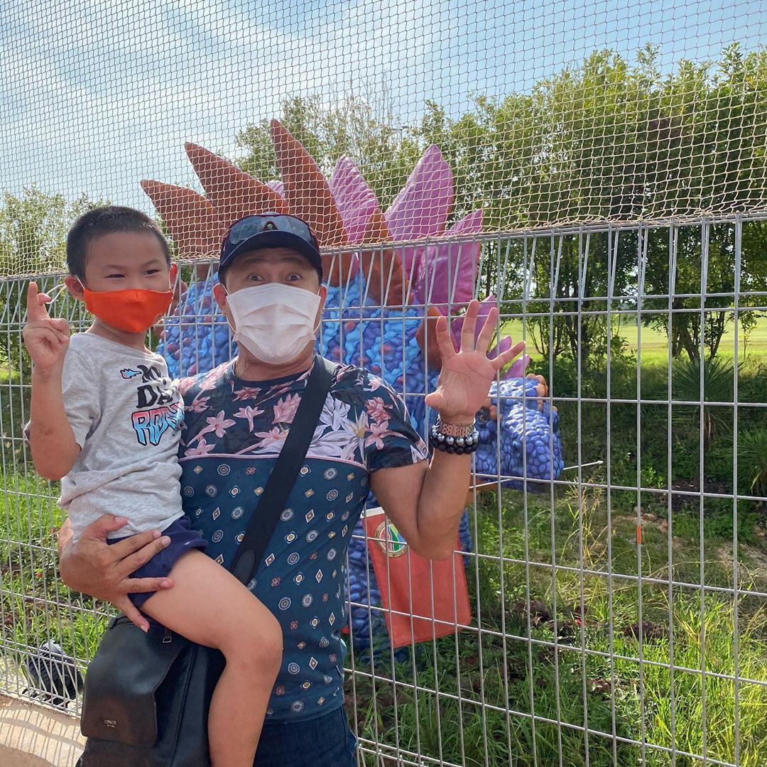 S Pore Actor Chen Tian Wen S 5 Year Old Son Almost Hit By Golf Ball At Changi Jurassic Mile Mothership Sg News From Singapore Asia And Around The World