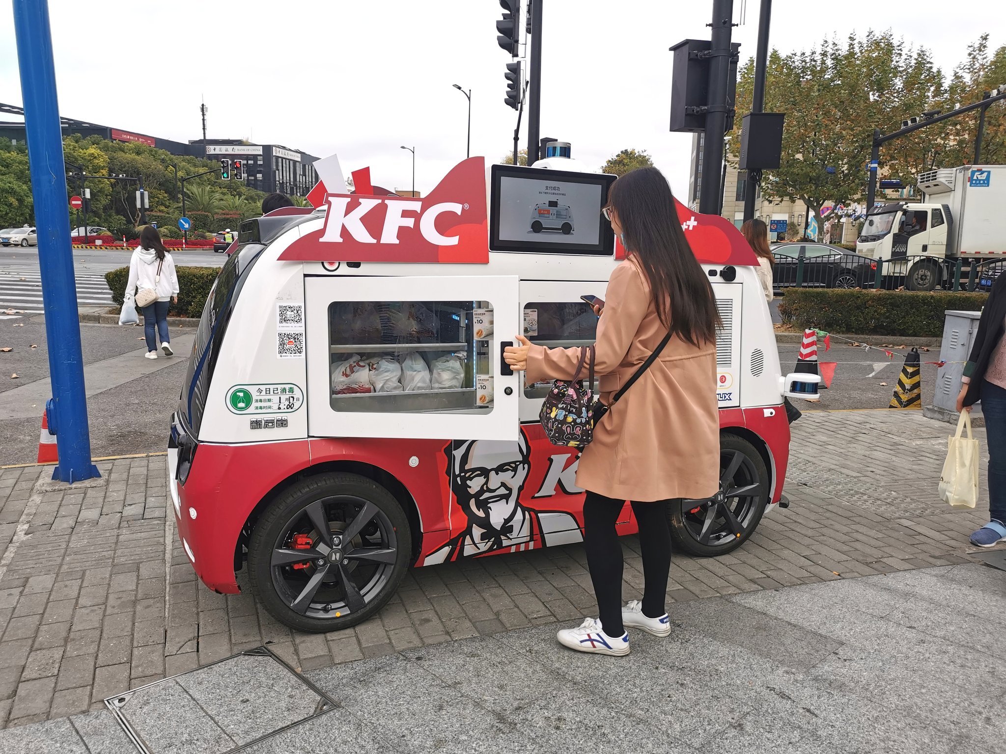 kfc-china-launches-driverless-food-trucks-selling-fried-chicken