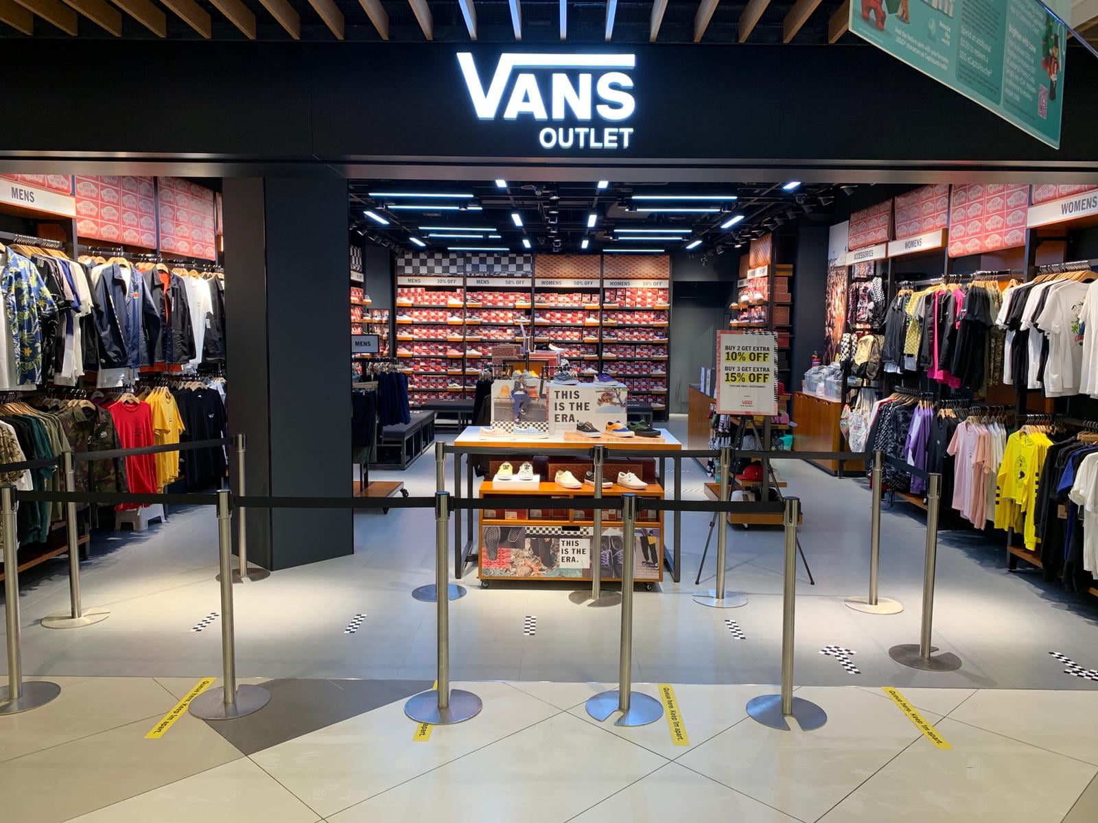Vans S'pore open first outlet store at 