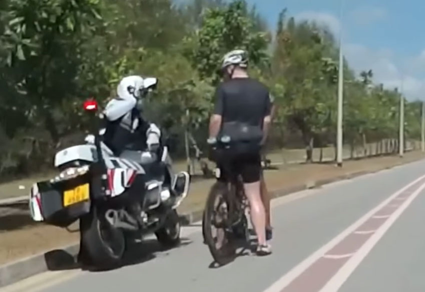 cyclists-beat-red-light-tanah-merah-coas