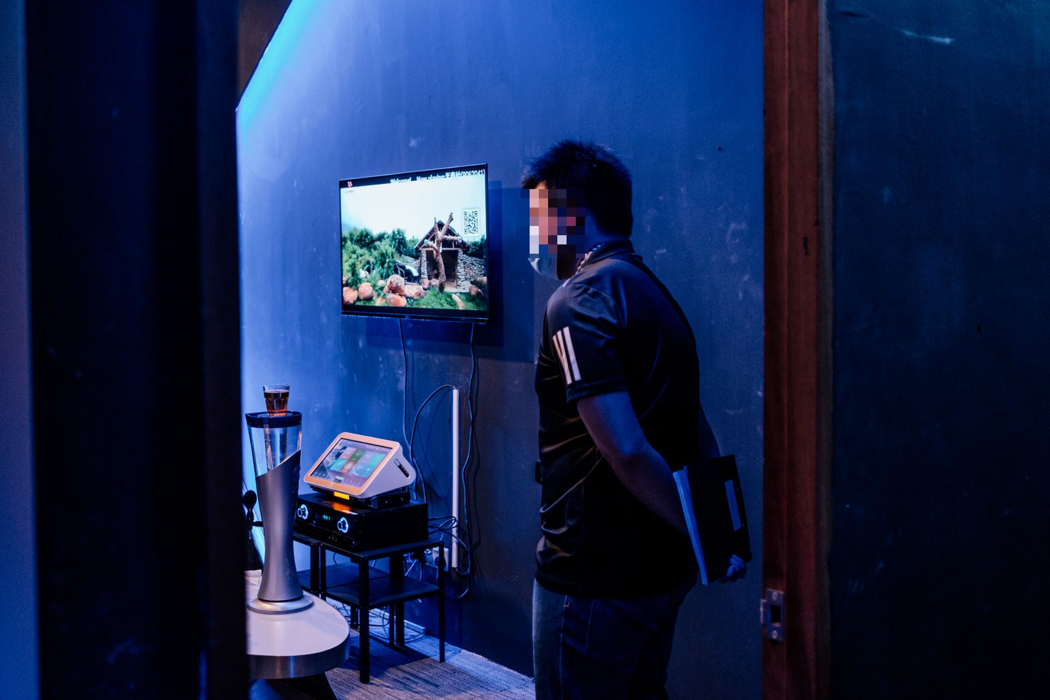 Image of a police officer standing watch in the rooms