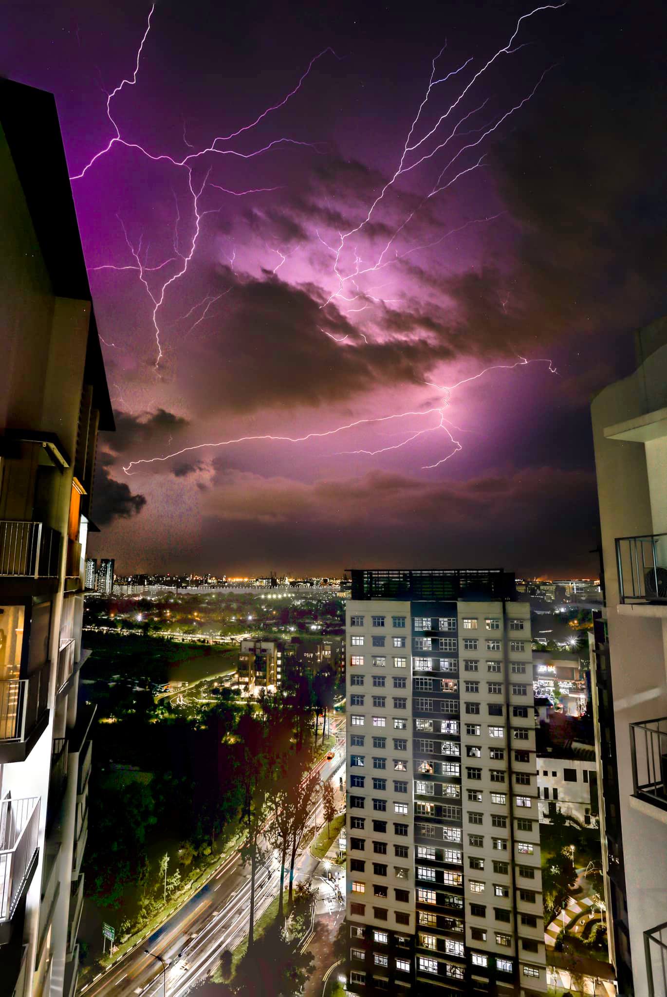 Stunning shots of lightning captured across S'pore during recent  thunderstorms  - News from Singapore, Asia and around the  world