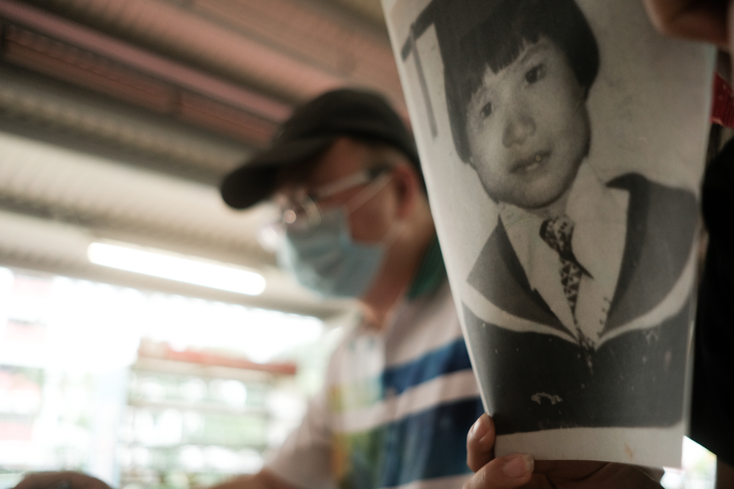 Image of Goh Leng Hai next to a picture of his sister