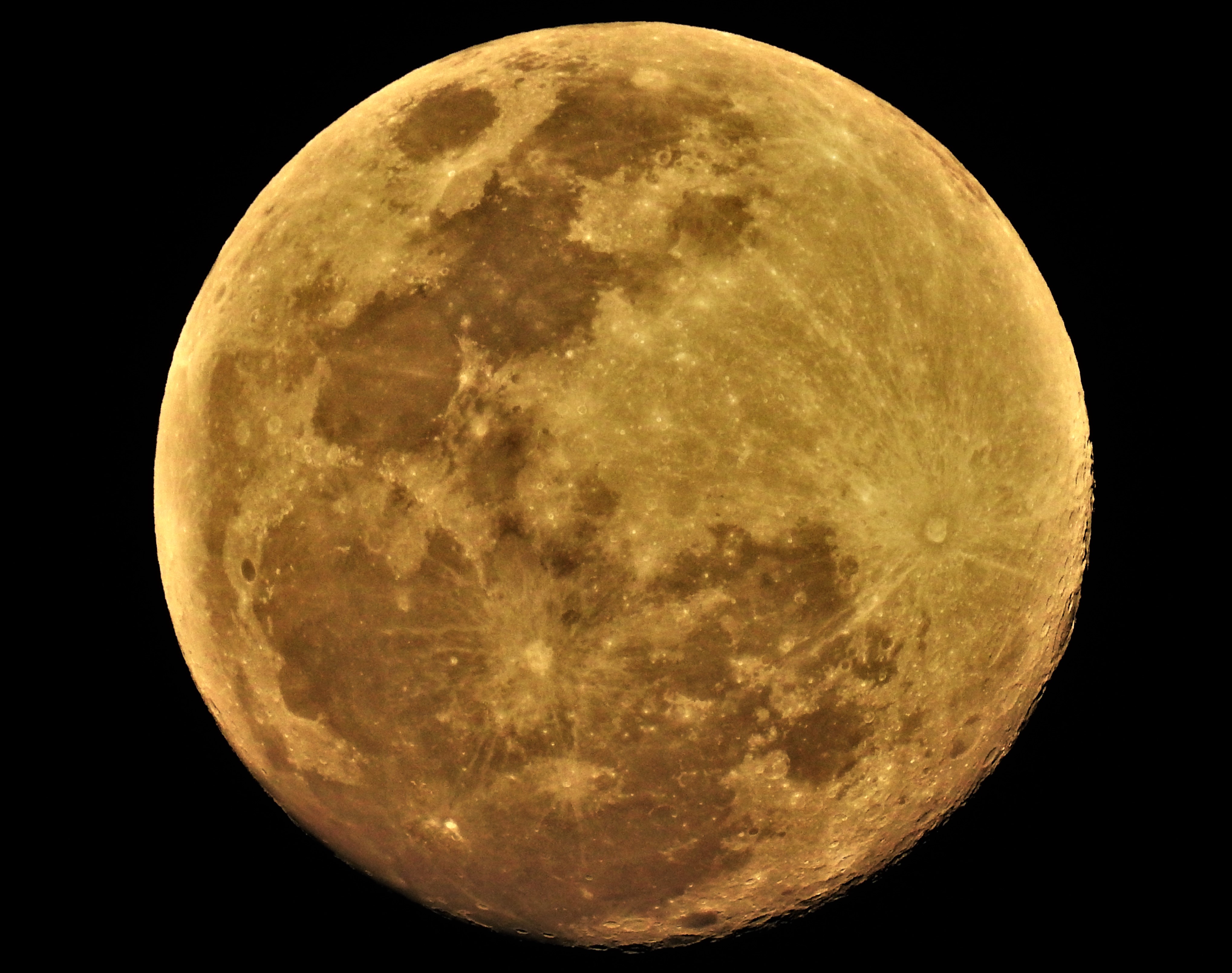 Image of the Gibbous moon over Singapore
