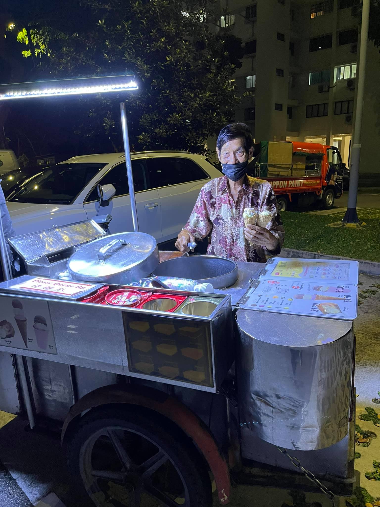 Hougang ice cream uncle still makes own ice cream & attracts long