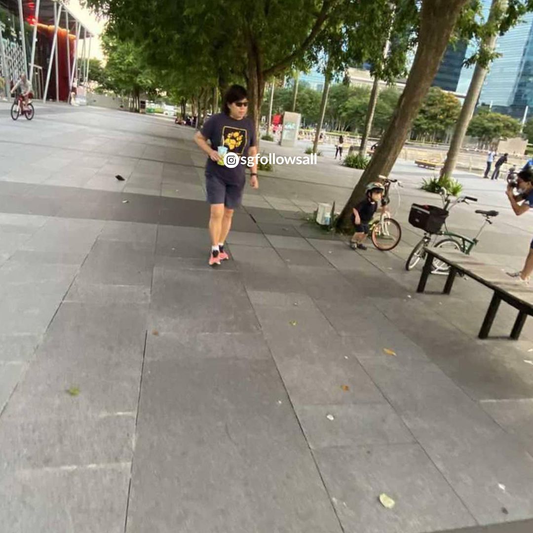 Public Spots Mbs Badge Woman Near S Pore River Without Mask Laptrinhx News