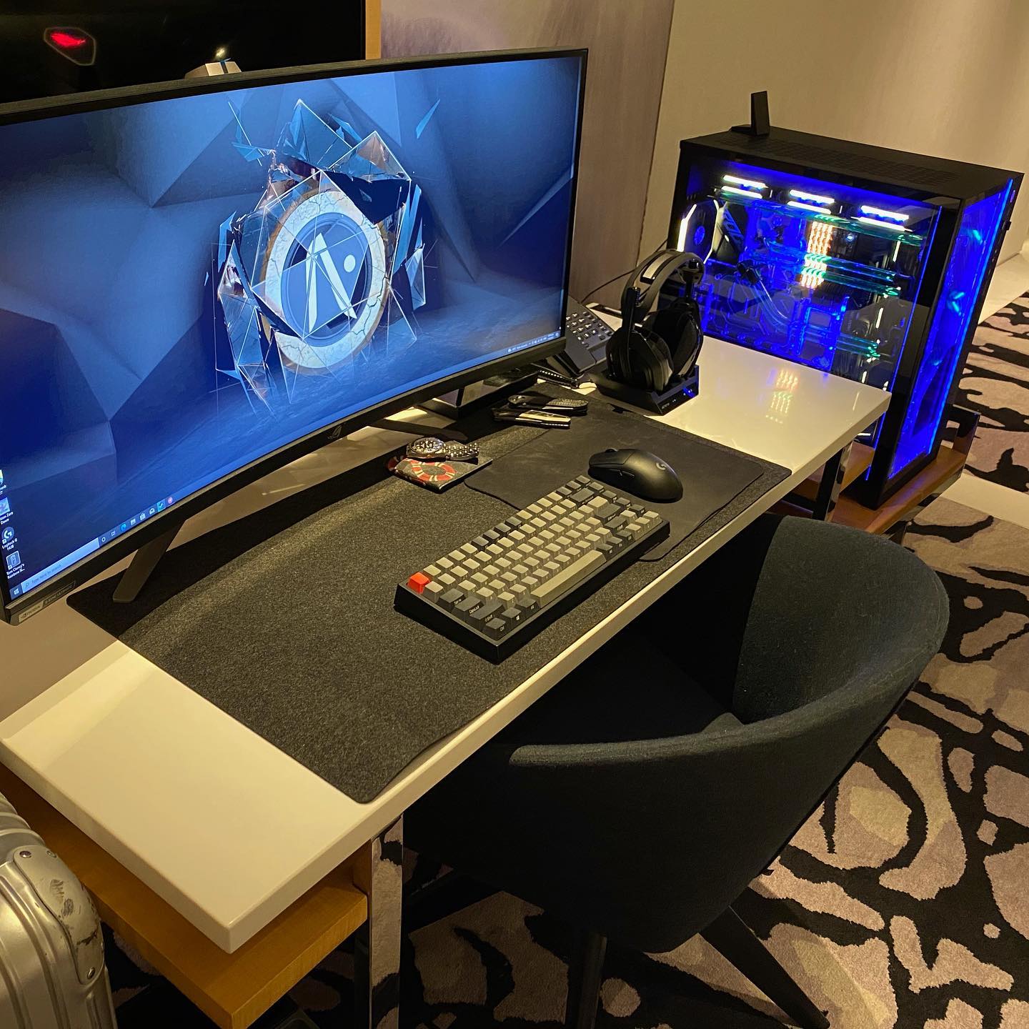 Man in S'pore gets S$10,000 gaming setup delivered to hotel for 14-day