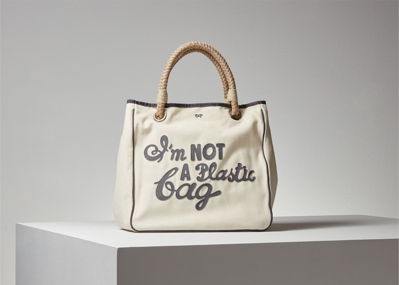 Canvas Tote Bags vs Plastic Bags: The Ultimate Showdown