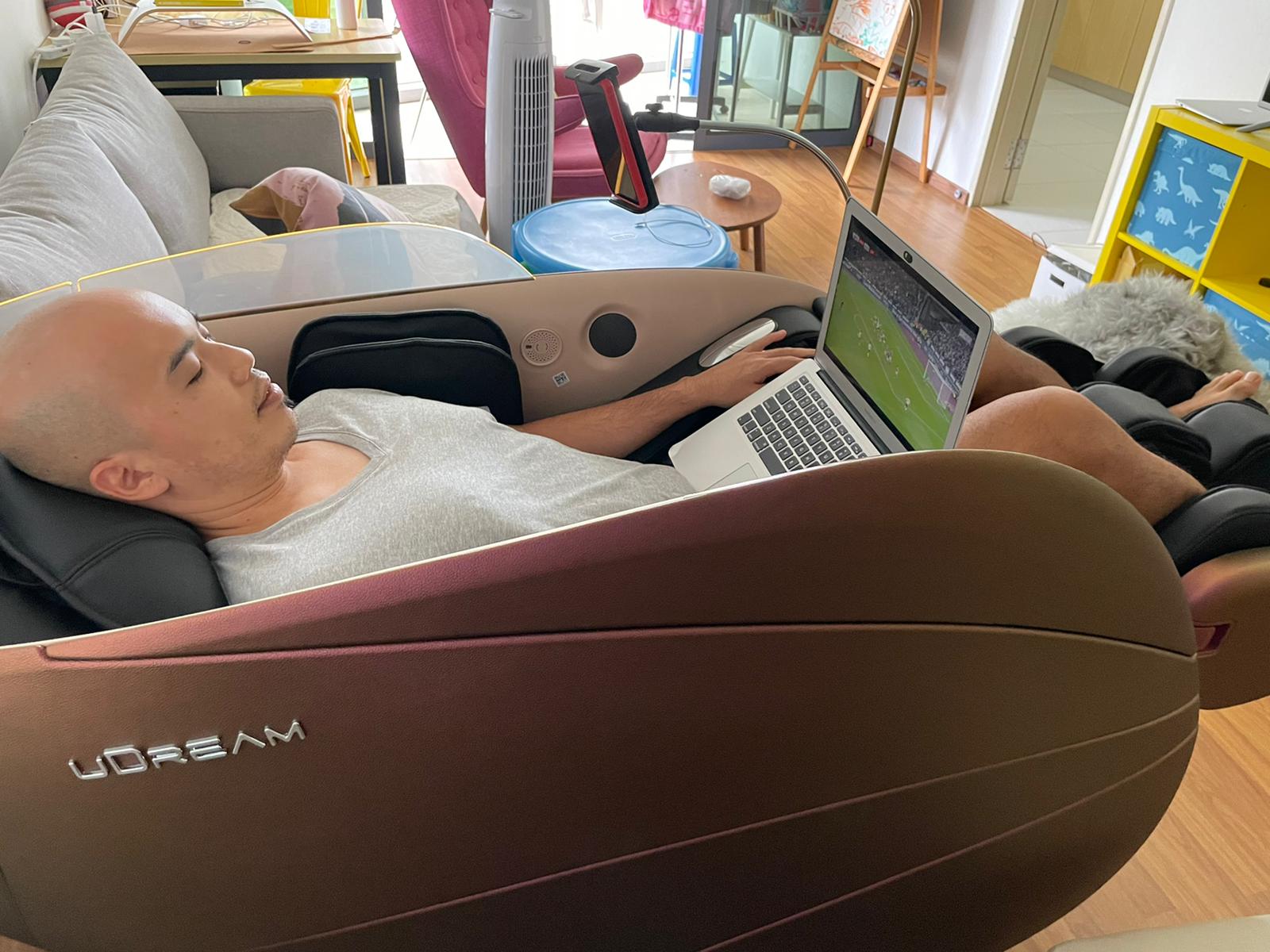 I was asked to try out OSIM s uDream Pro chair for 3 days. Weeks