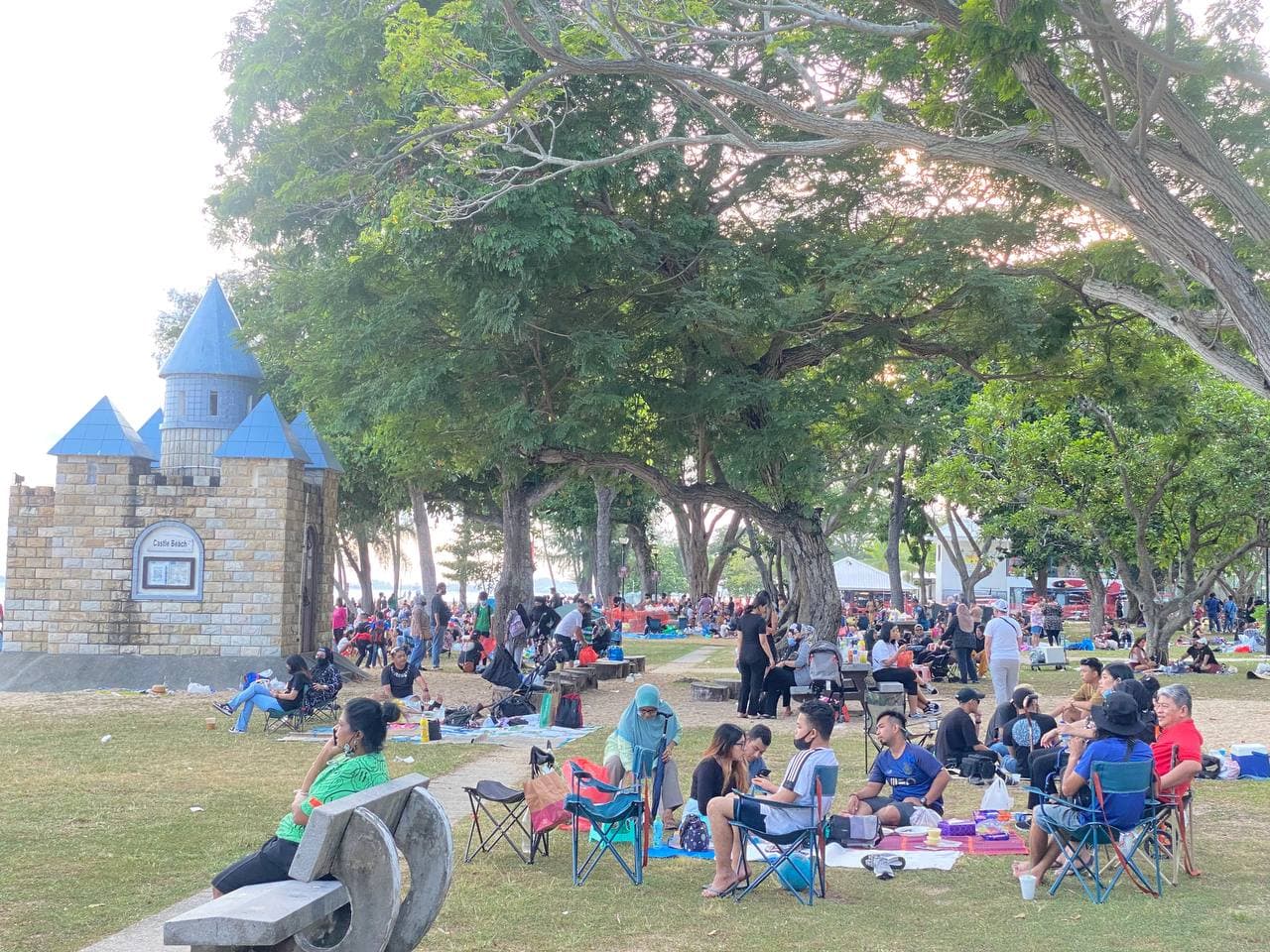 people-in-s-pore-hang-out-at-east-coast-park-on-cny-first-day-for