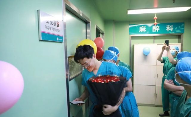 Hospital staff in china surprise colleagues who were too busy to get married with on-site wedding
