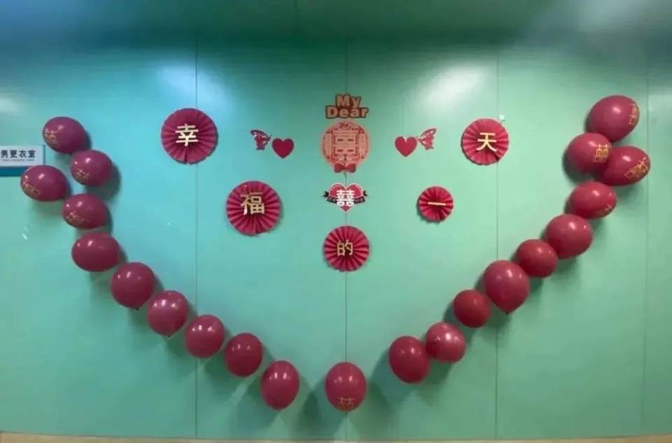 Hospital staff in china surprise colleagues who were too busy to get married with on-site wedding
