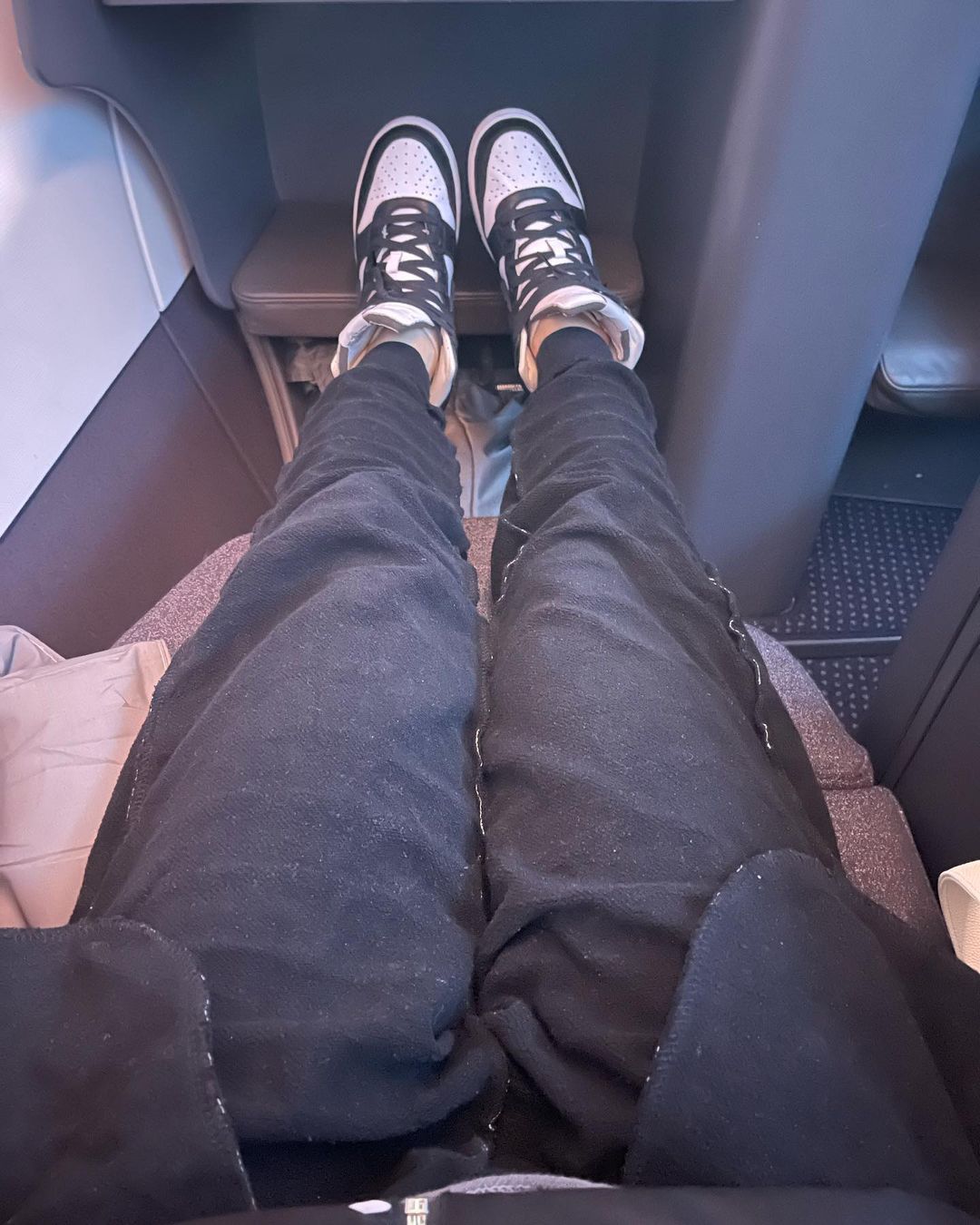 South Korean DJ kicked off American Airlines flight for wearing pants ...