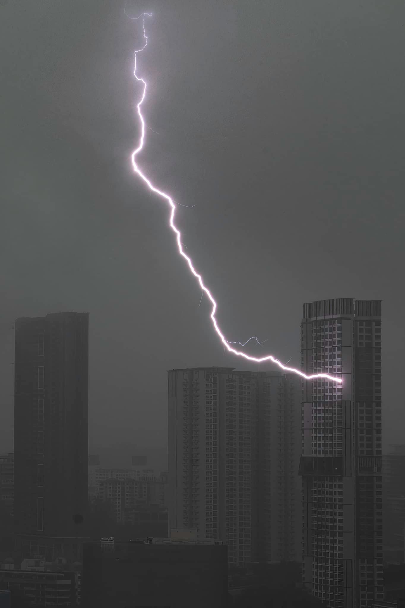 Lightning directly strikes Queenstown HDB flat window  -  News from Singapore, Asia and around the world