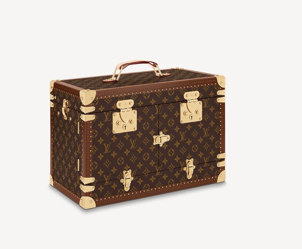 Unique Louis Vuitton Casino trunk. Containing Roulette, blackjack