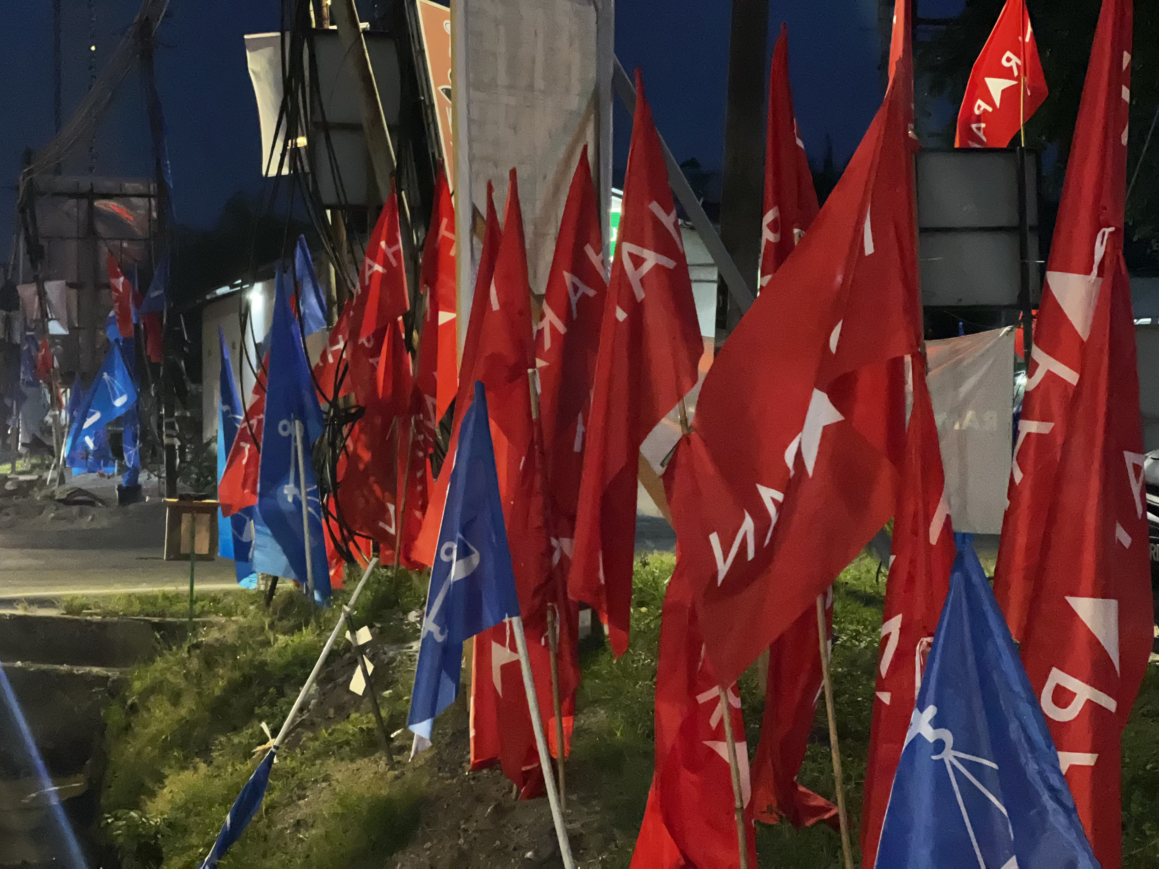 Pakatan Harapan and Barisan Nasional flags