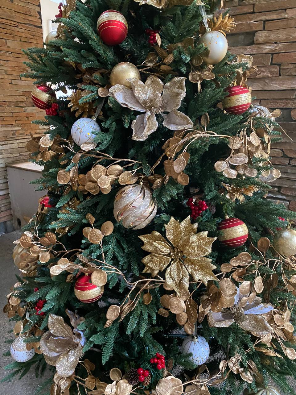 I set up a 2.1m tall Christmas tree at my HDB void deck to celebrate ...