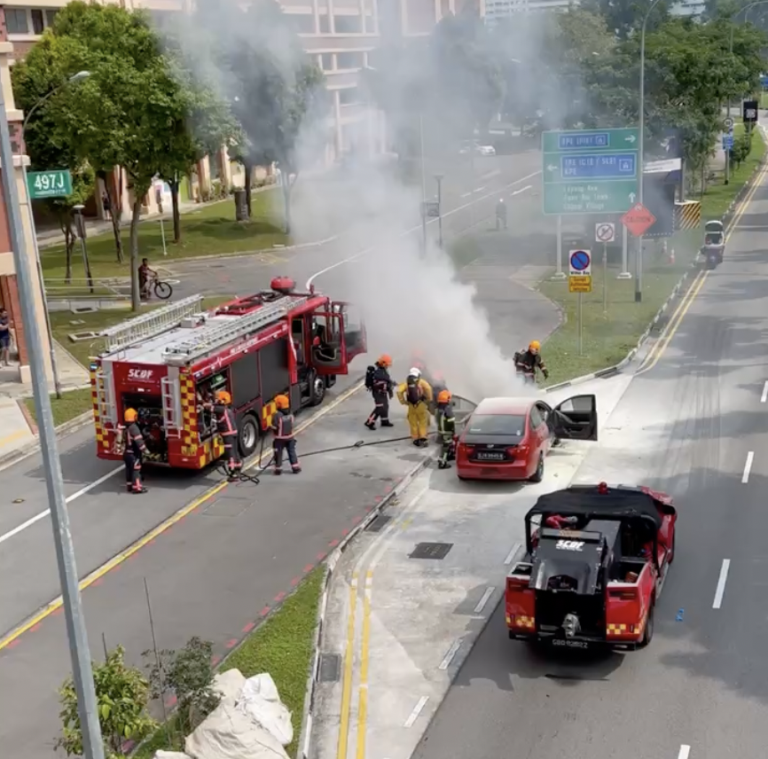 Bus And Truck Drivers Stop To Fight Car Engine Fire In Tampines Before Scdf S Arrival
