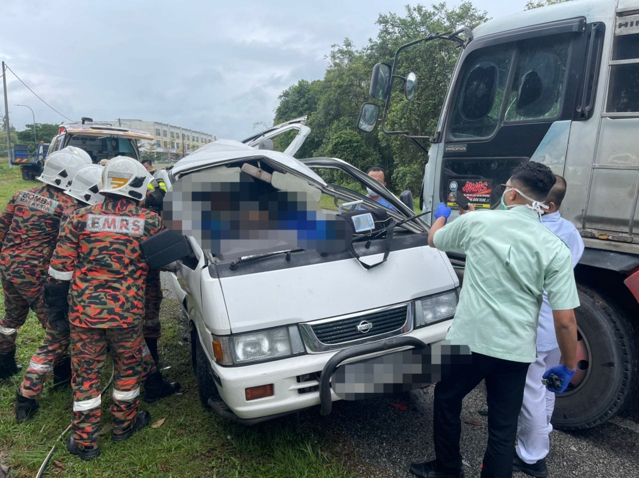 S'pore Man, 57, Dies In Car Accident In Mersing, Johor, Another M'sian ...