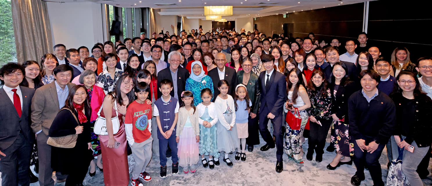 Halimah Yacob met with Singaporeans living in the UK