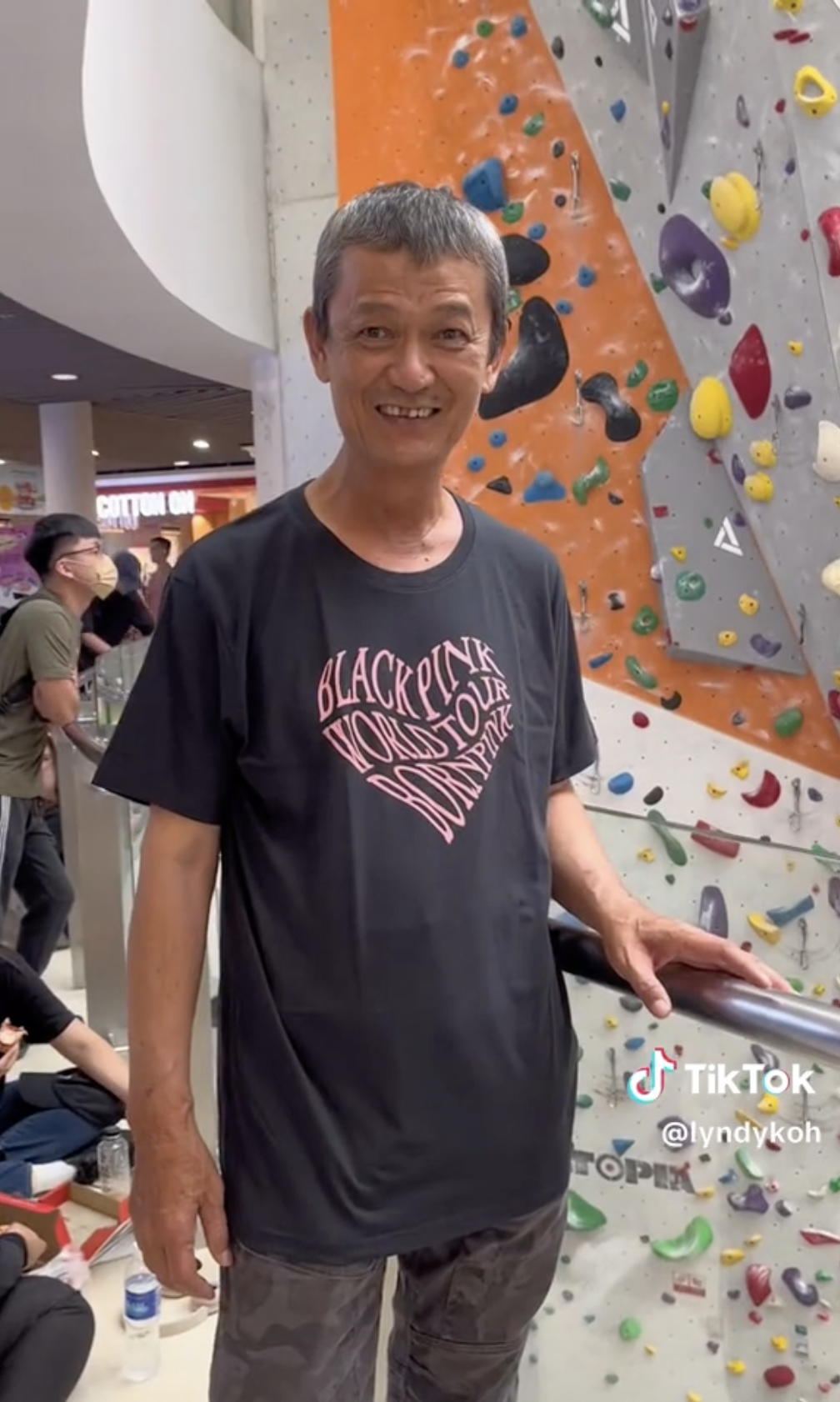 60-Year-Old Dad Attends His First Blackpink Concert in Singapore