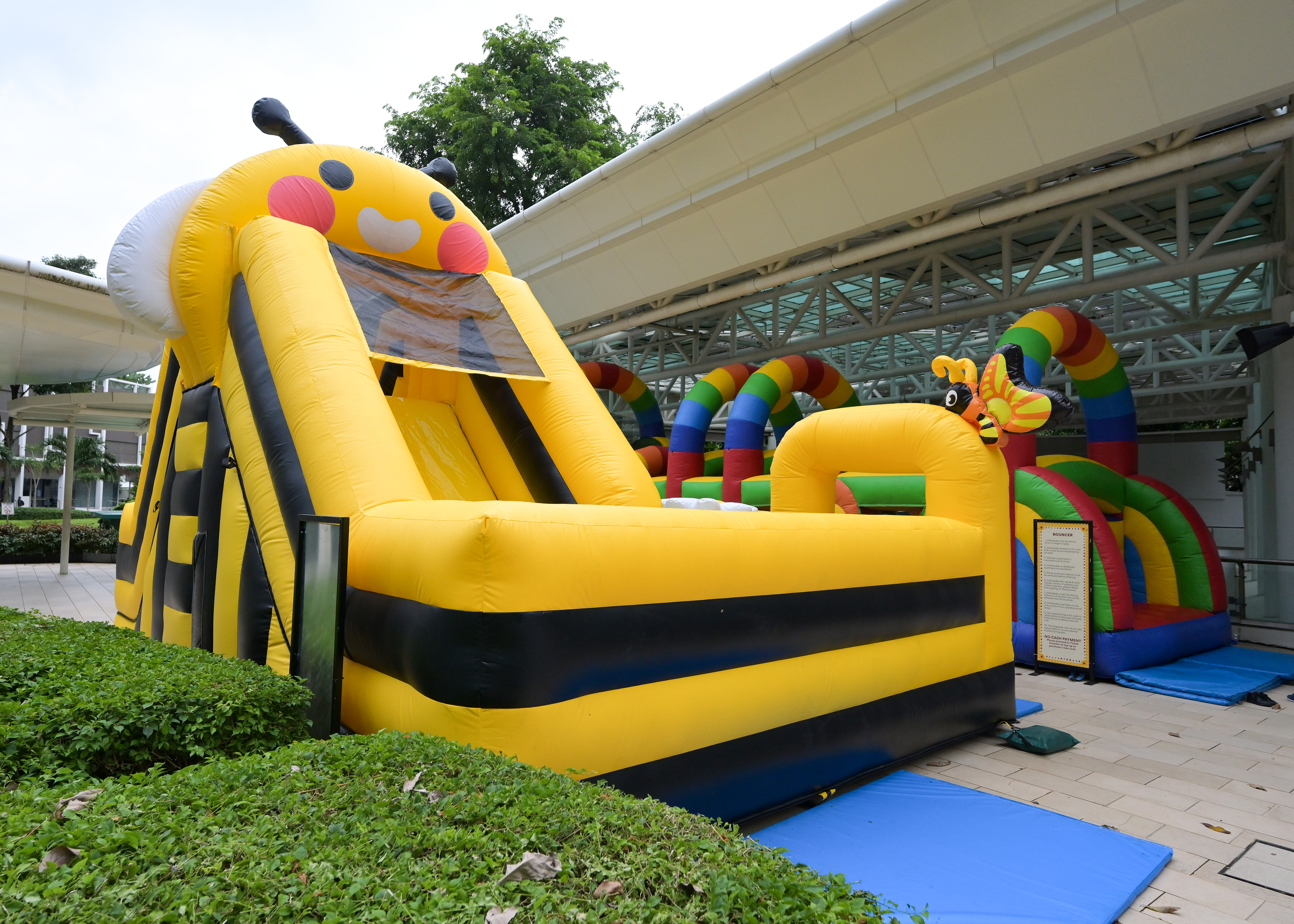 Large summer-themed inflatables, roving balloonist & prizes to win at ...